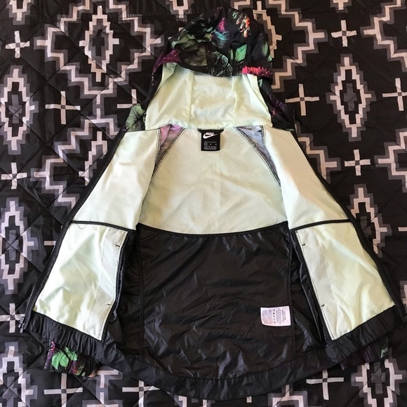 Nike Windrunner Jacket - Picture 5 of 8